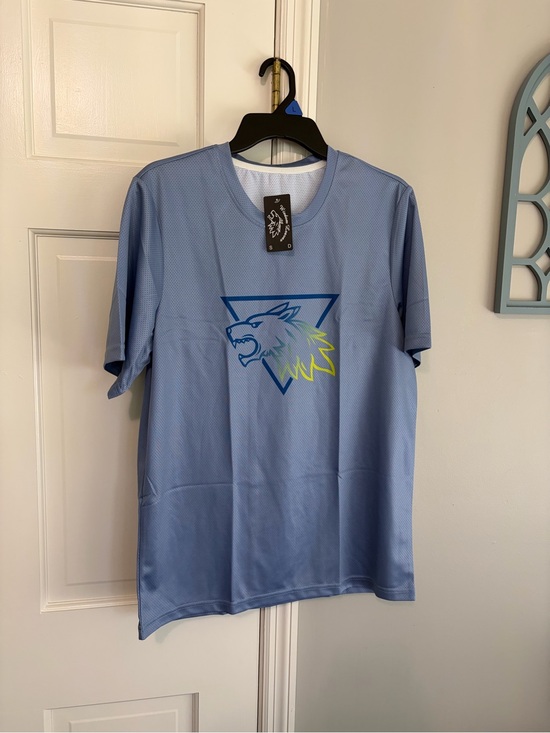 wisdom leaves Other - Sky Blue Short-Sleeve Men's Graphic Tee with Wolf Emblem